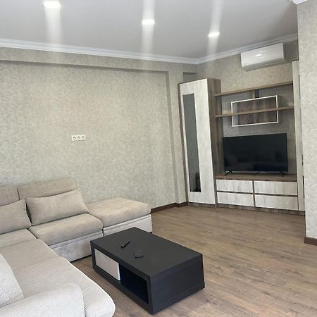 Three Palms Guest House تبليسي المظهر الخارجي الصورة