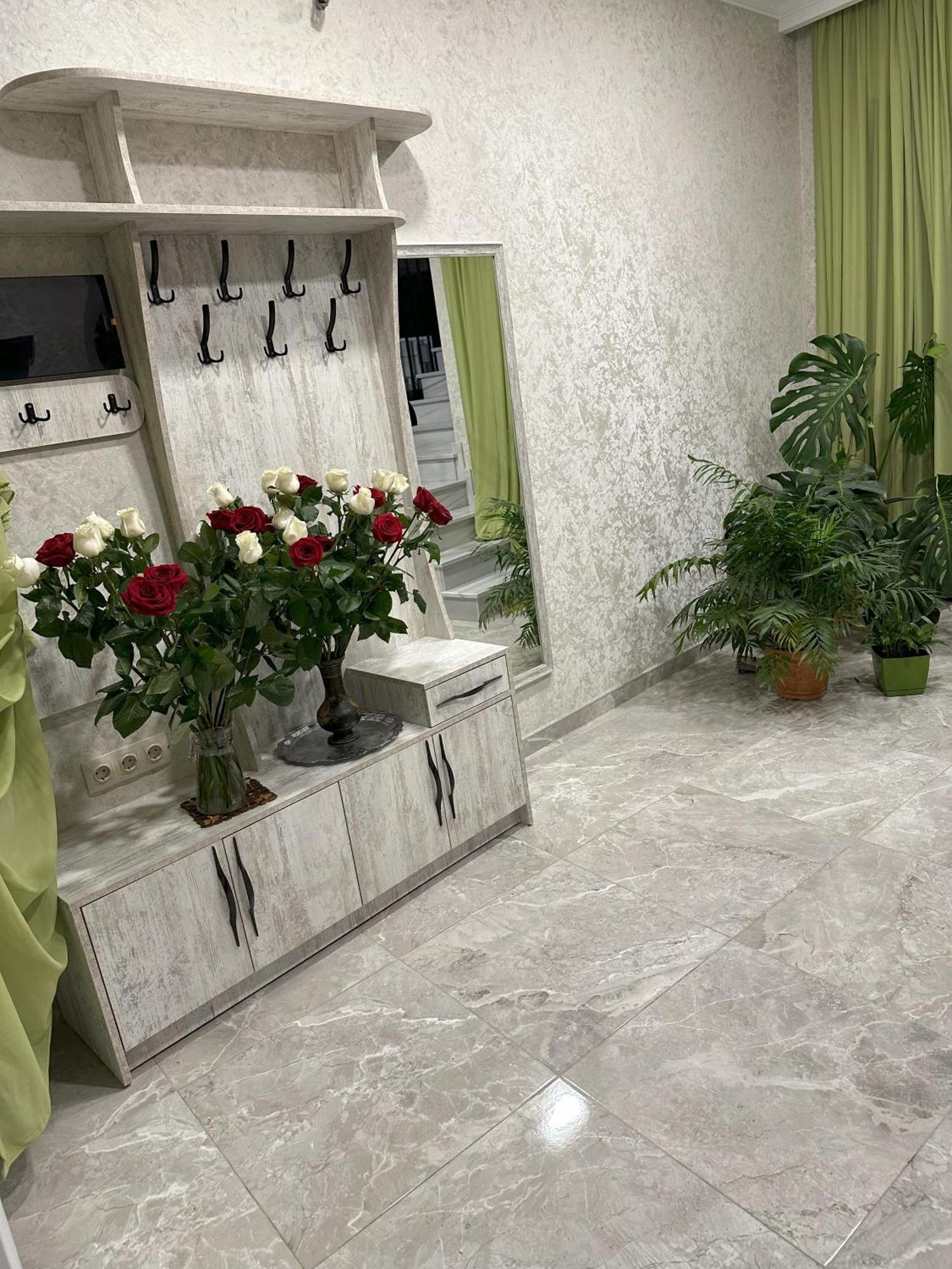 Three Palms Guest House تبليسي المظهر الخارجي الصورة