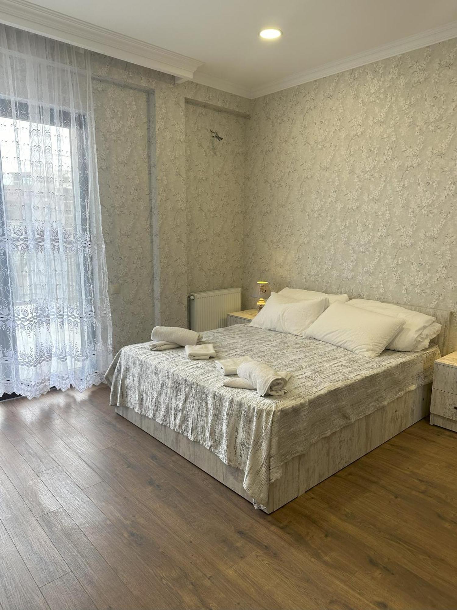 Three Palms Guest House تبليسي المظهر الخارجي الصورة