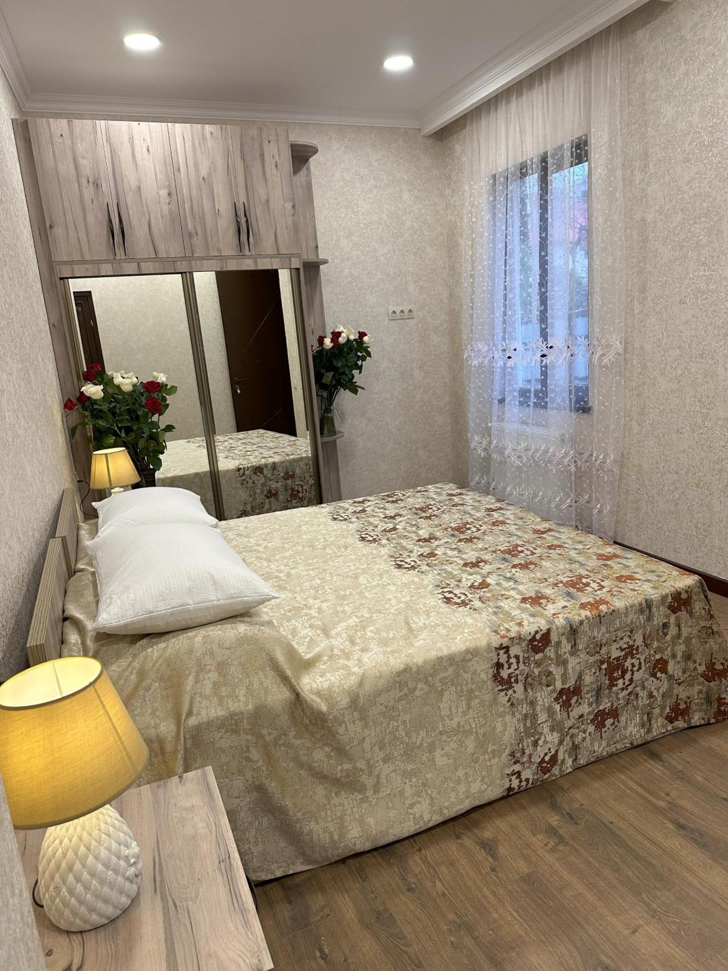 Three Palms Guest House تبليسي المظهر الخارجي الصورة