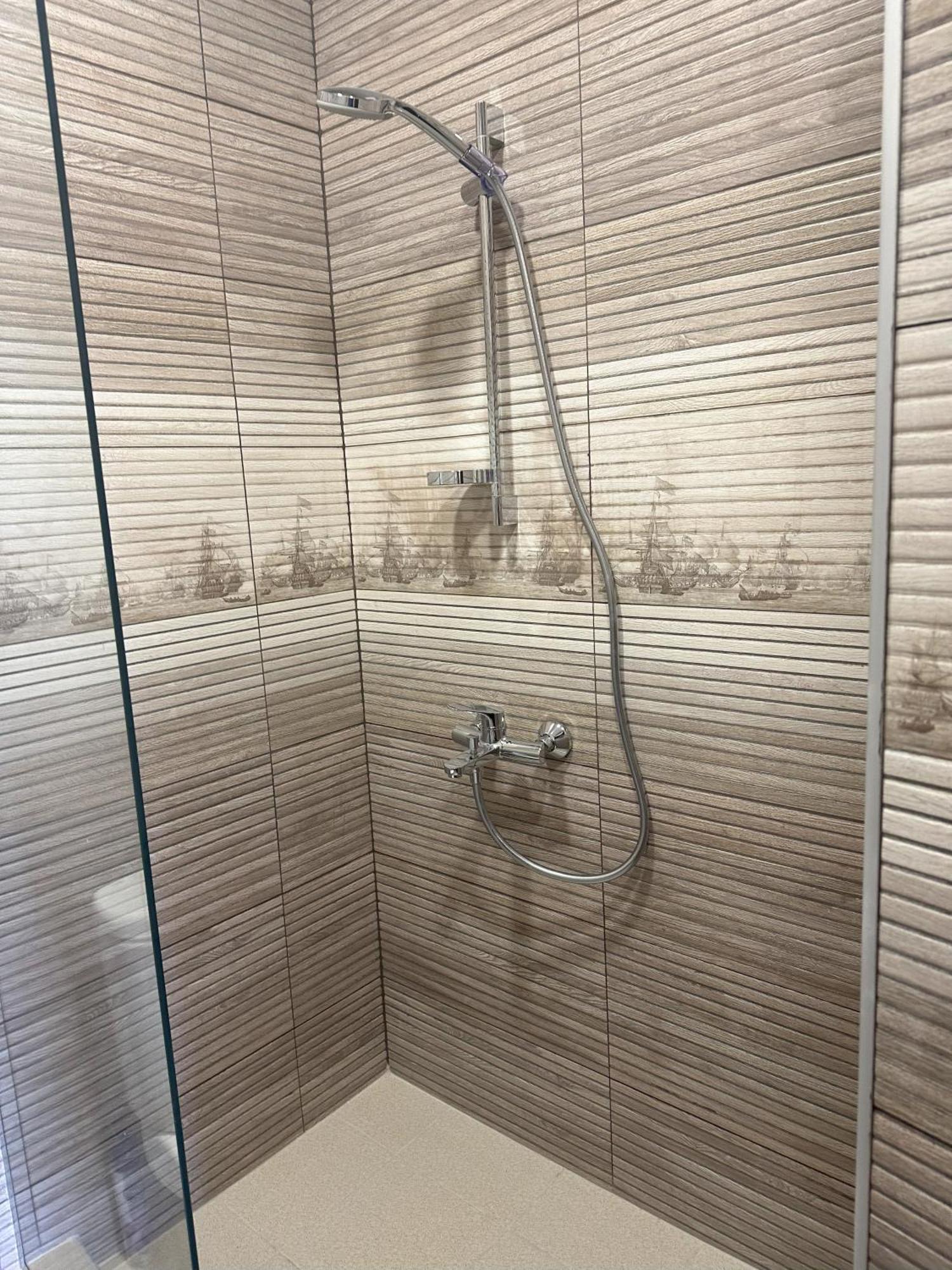 Three Palms Guest House تبليسي المظهر الخارجي الصورة