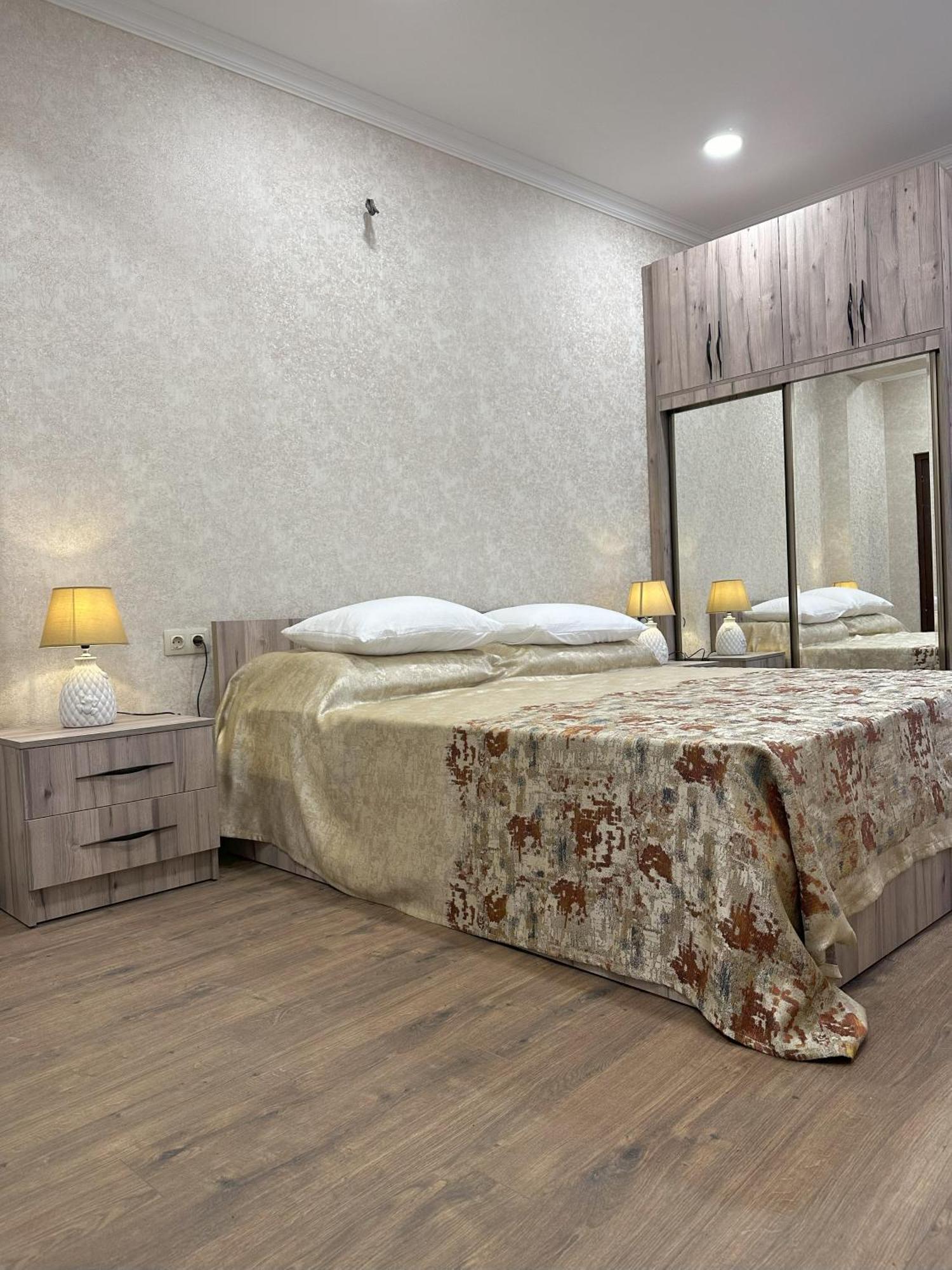 Three Palms Guest House تبليسي المظهر الخارجي الصورة