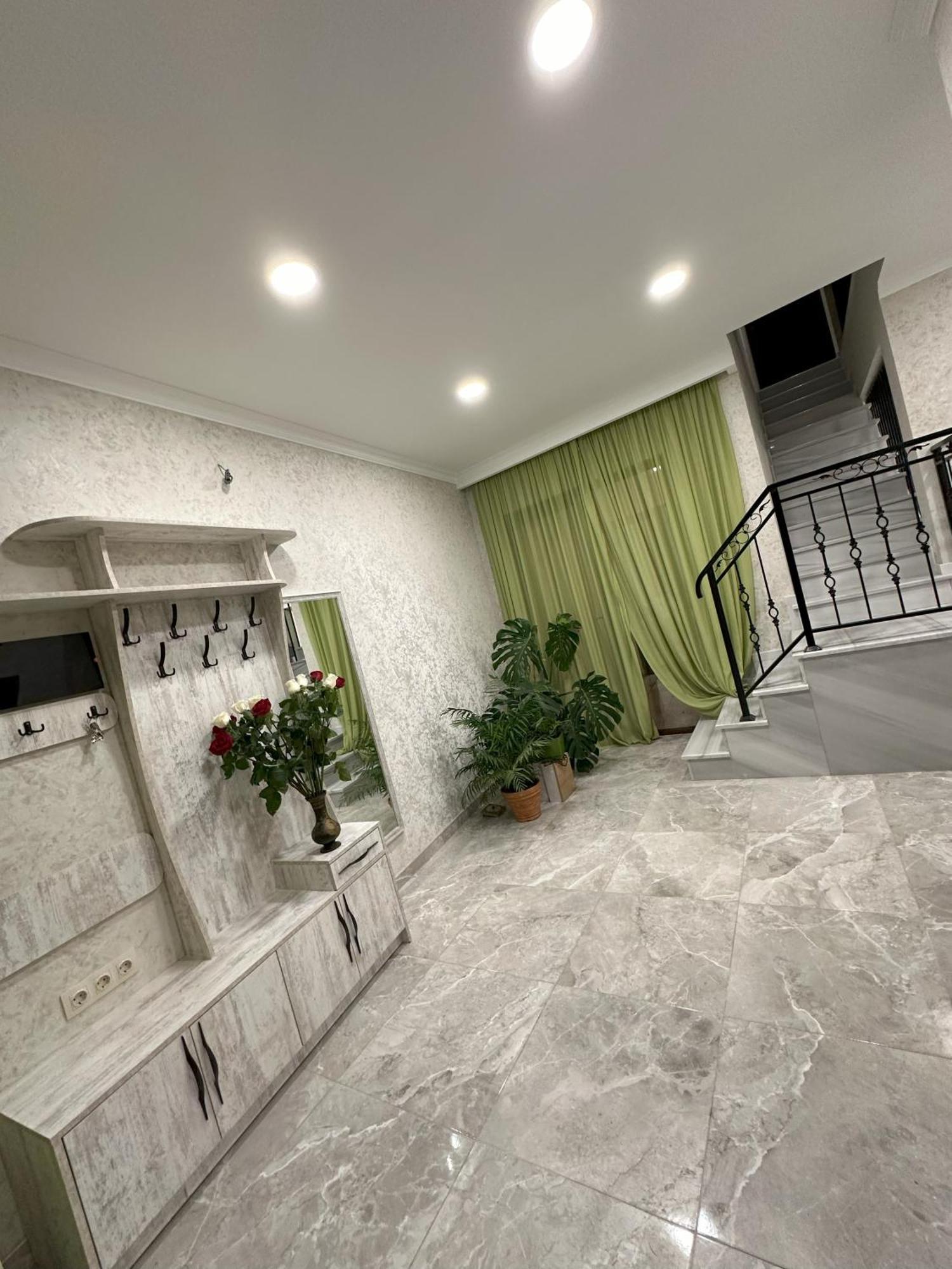 Three Palms Guest House تبليسي المظهر الخارجي الصورة