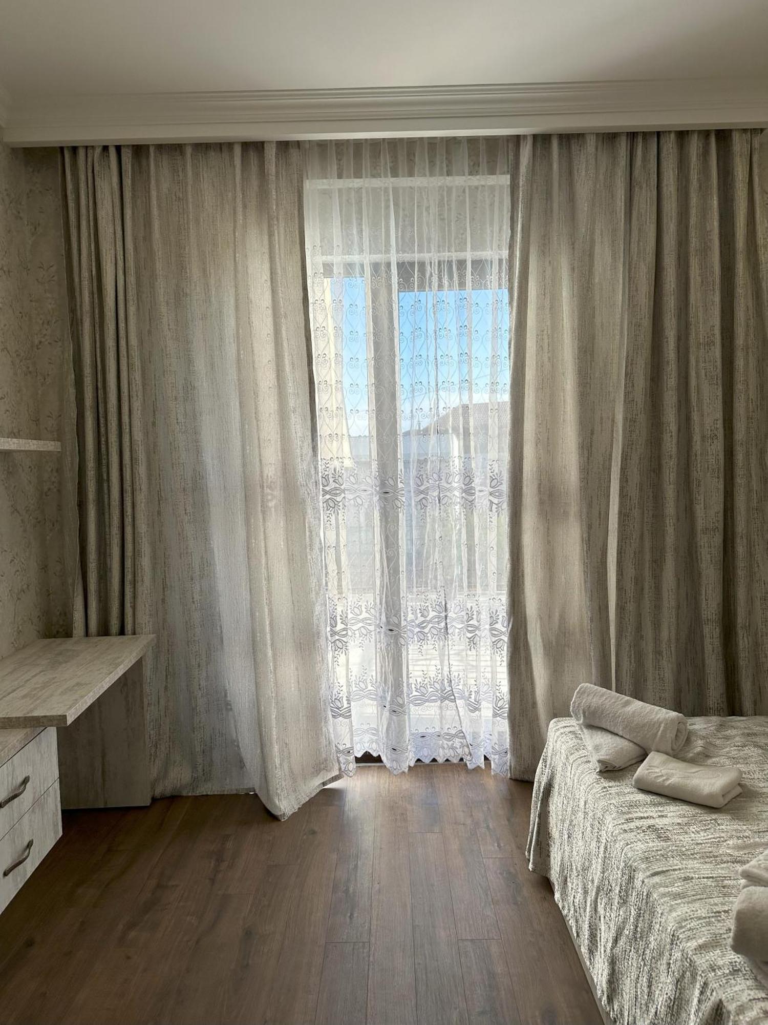 Three Palms Guest House تبليسي المظهر الخارجي الصورة