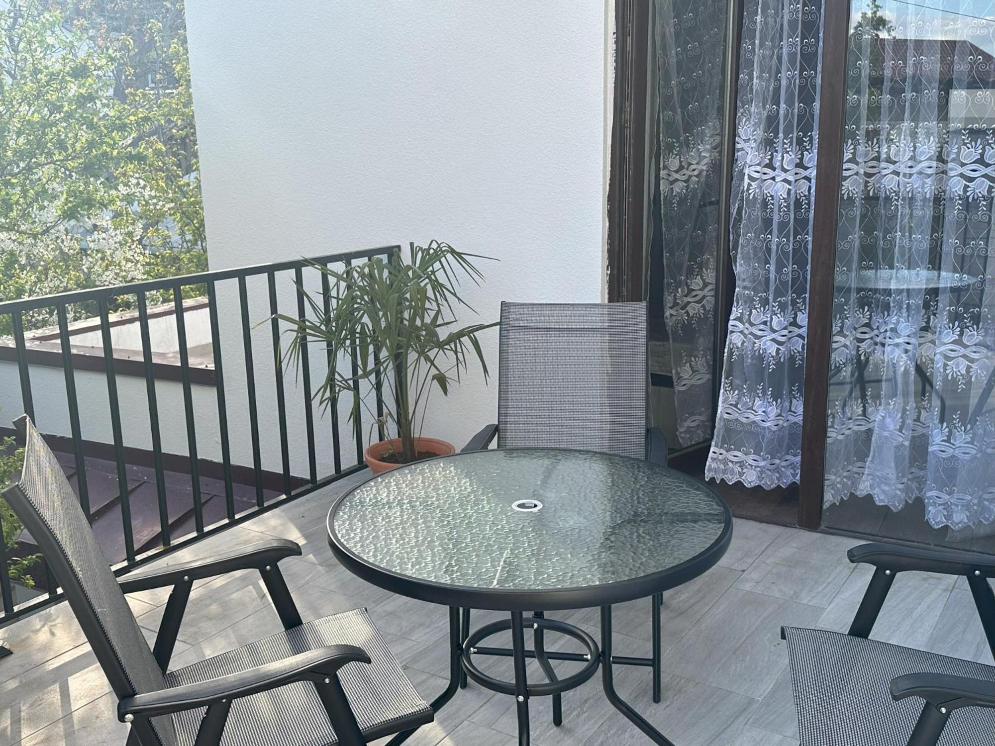 Three Palms Guest House تبليسي المظهر الخارجي الصورة